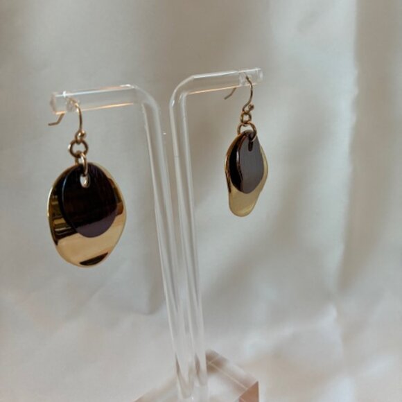 Earrings - dangling with brown flat bead over gold tone leaf. - Picture 2 of 3